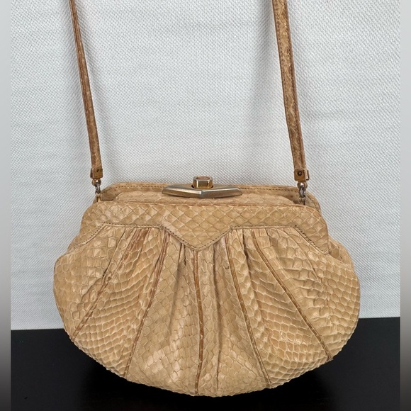 Vintage Judith Leiber Ivory Snakeskin Clutch - Picture 4 of 16